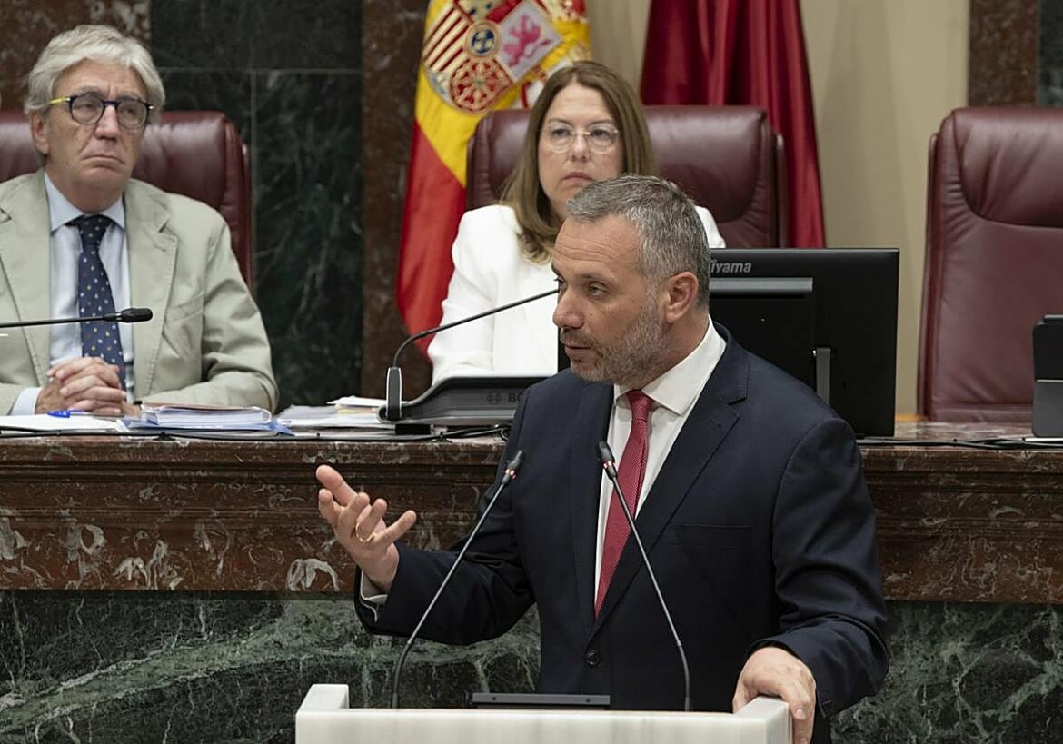 Segado (PP): «PSOE y Podemos se pasan por el arco del triunfo a los profesionales de La Arrixaca»