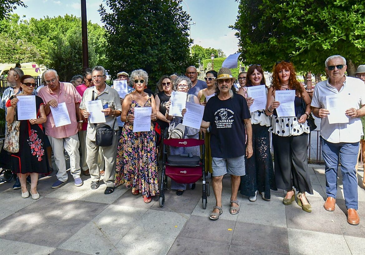 Usuarios del SMS exigen a Ayala que aclare ya el presunto uso de ‘stents’ caducados tras el informe de la Policía