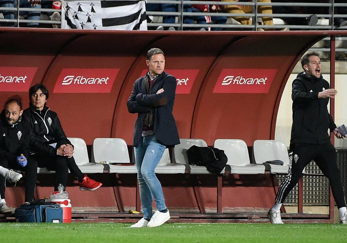 La juventud funciona en el banquillo del Real Murcia