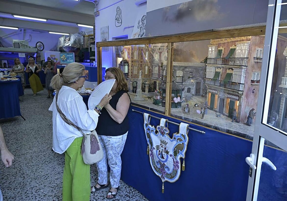 Los belenistas de Cartagena inauguran su taller en el barrio de la Concepción