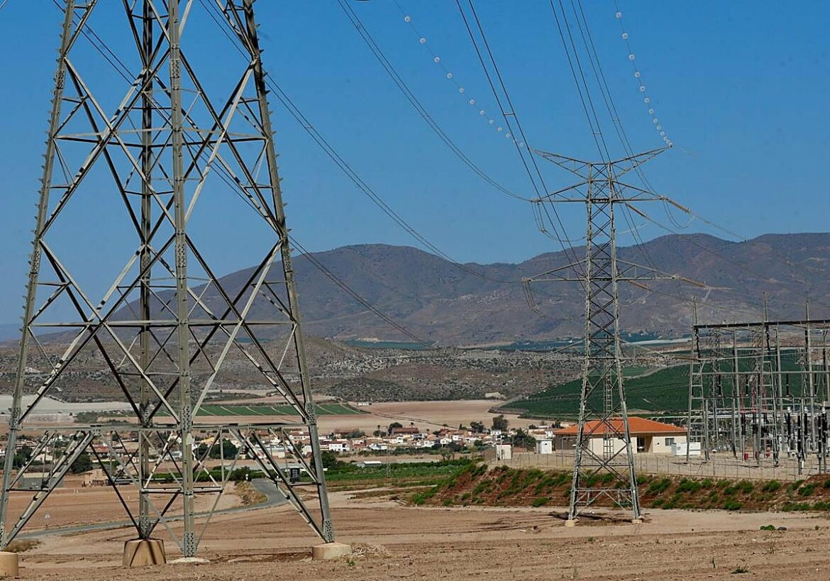 Más control de la tensión en la línea eléctrica Murcia-Almería