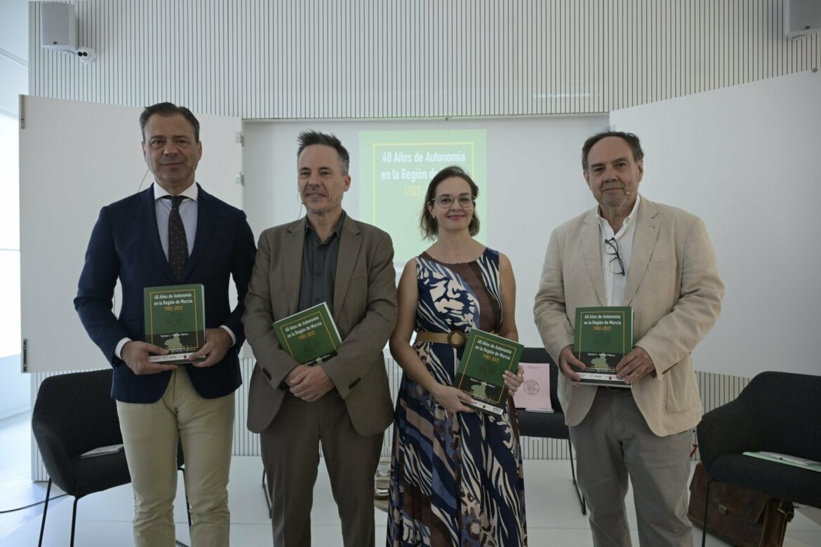 Veinte autores radiografían los retos y evolución de 40 años de autonomía de la Región de Murcia