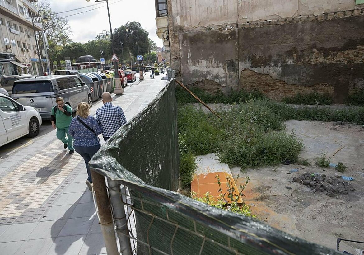Solo tres de los once solares subastados para edificar en el casco histórico de Cartagena reciben ofertas