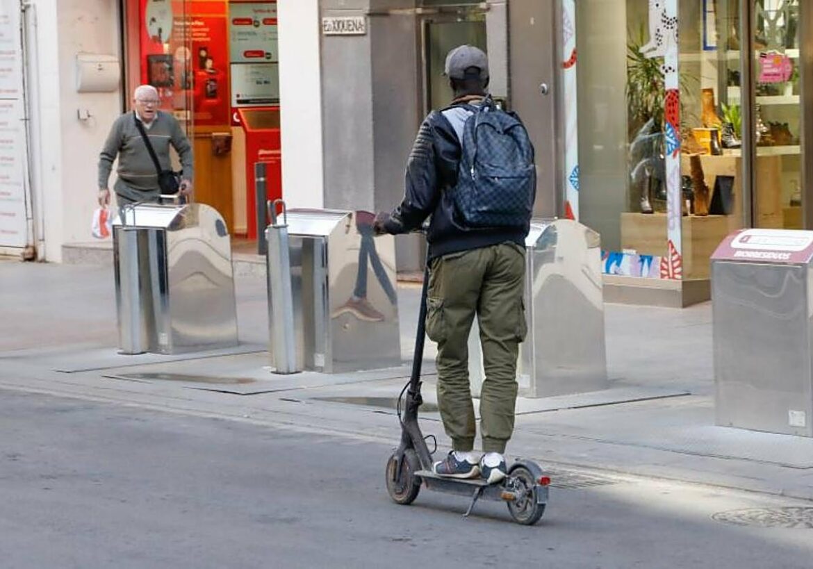 La Policía Local de Lorca emprende una campaña de control de patinetes