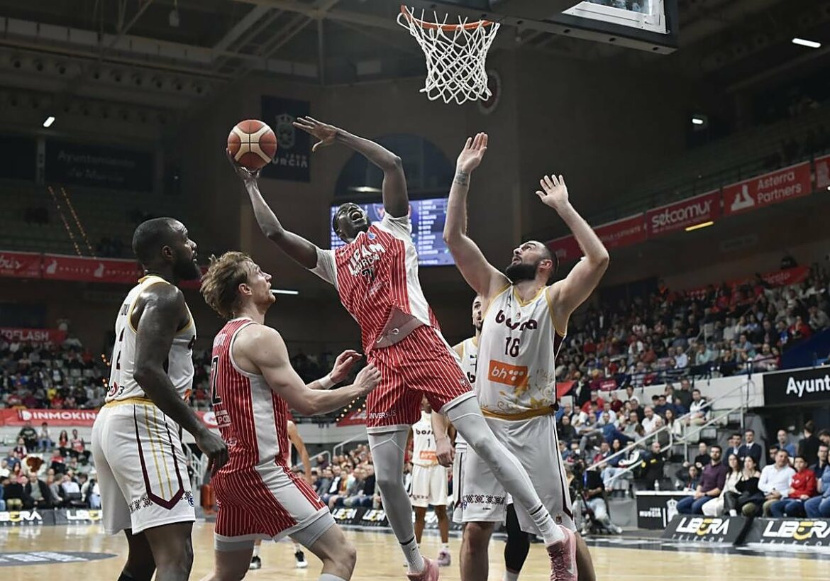 Los contratos de DeJulius y Diagne, aún por resolver