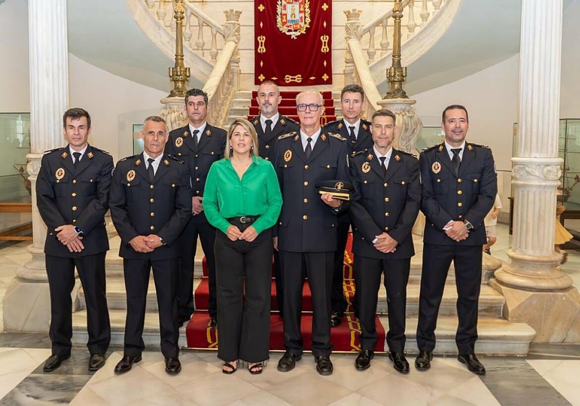 Los Bomberos de Cartagena incorporan a siete nuevos mandos y dos vehículos