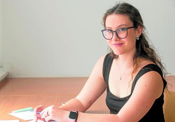 Alicia Zamora, estudiando en la biblioteca de La Alberca, en Murcia, esta semana.