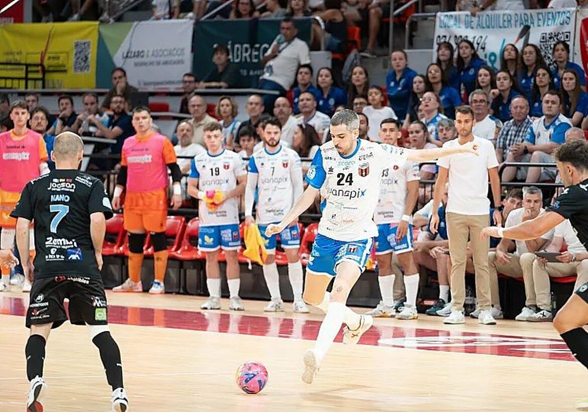 El Zambú llora en Zaragoza y se le escapa el ascenso a Primera
