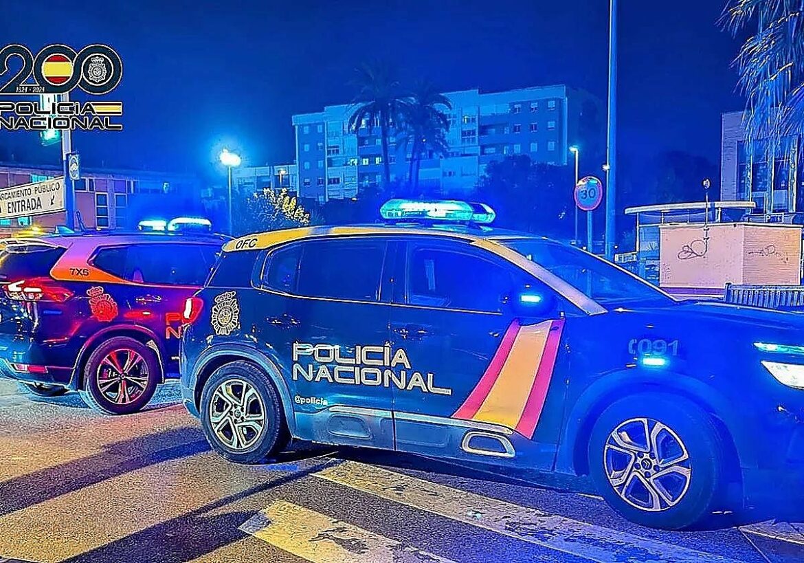 Investigan la muerte de un vecino de Murcia tras ser hallado en un jardín cubierto de sangre
