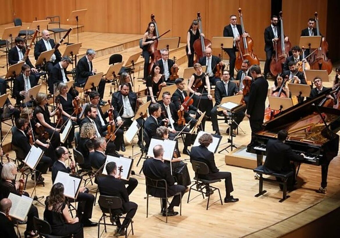 Noches, cuentos y sombreros con Perianes y Hernández-Silva: la OSRM celebra a Falla con Ravel