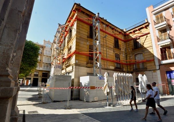 Vivienda burguesa de la plaza Hernández Amores, en 2022.