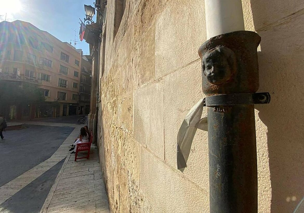 Las ‘caras del agua’, el elemento decorativo de las calles de Murcia que se puede rastrear desde Internet
