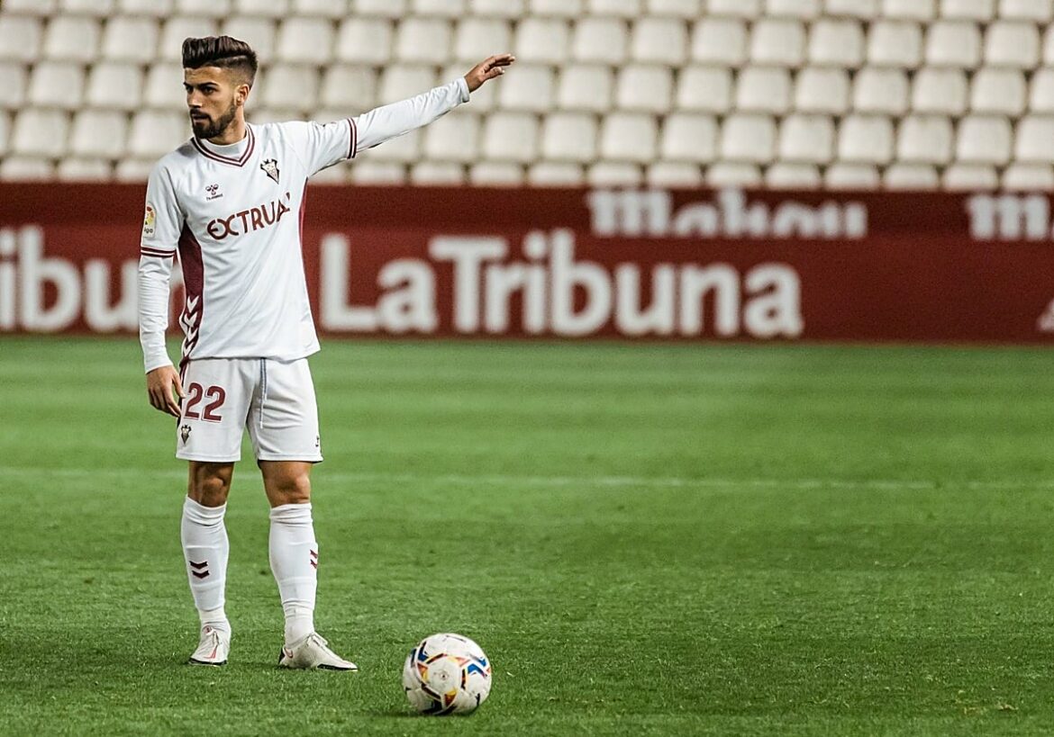 Chema Núñez, el nuevo pelotero para la mediapunta del Real Murcia
