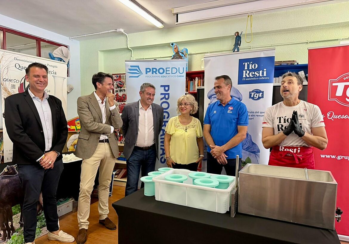 El Gobierno regional lleva leche y queso a las aulas de más de 50.000 escolares murcianos