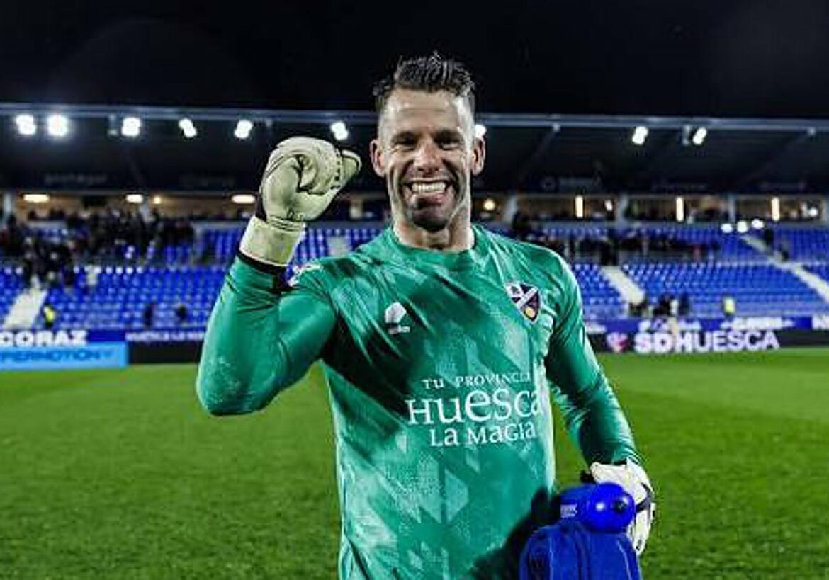 El guardameta Dani Jiménez, a un paso de llegar a la portería del Real Murcia