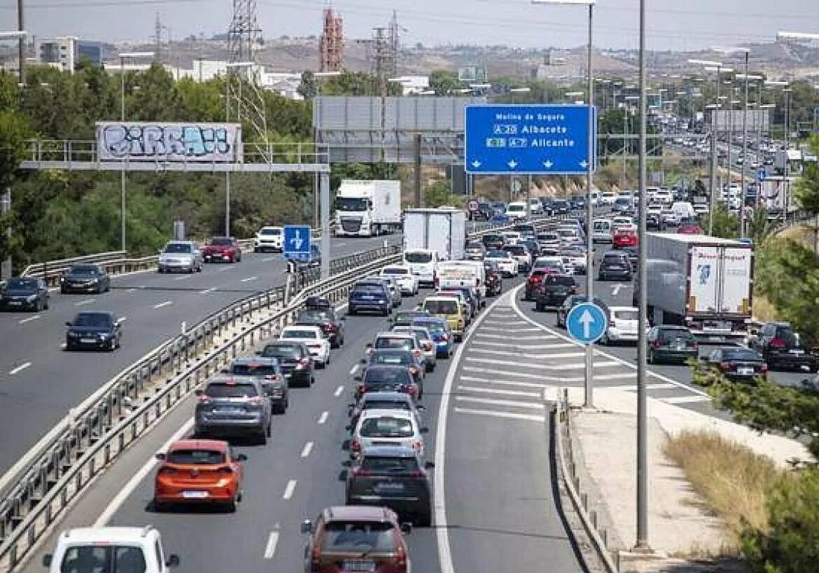 La DGT espera grandes desplazamientos a la costa con motivo del puente del Día de la Región