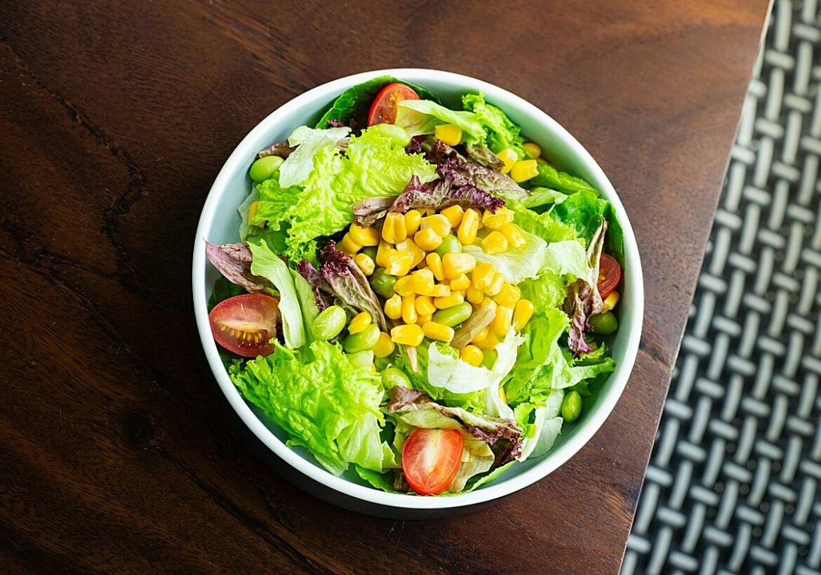 Una nutricionista desvela el error que casi todos cometemos al preparar una ensalada de verano