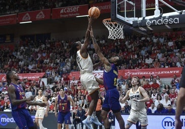 La épica de UCAM Murcia es imposible sin De Julius