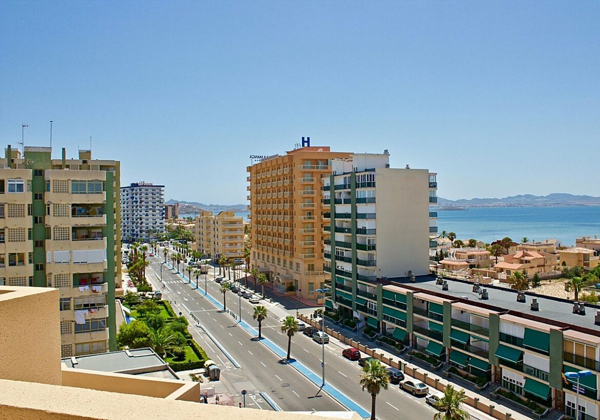 Las «cuatro paradas obligatorias» en La Manga, según dos ‘instagrammers’ de viajes de la Región de Murcia