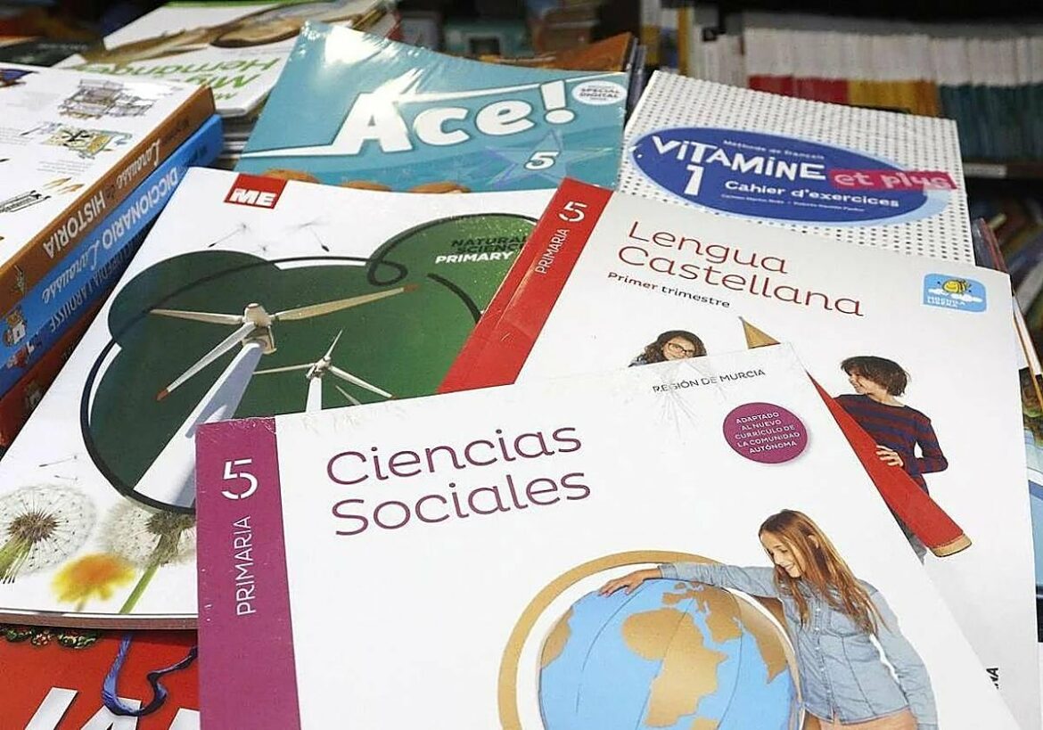 El PSOE de la Región de Murcia exige que se aclare si habrá cambios en los libros de Tercero de Primaria