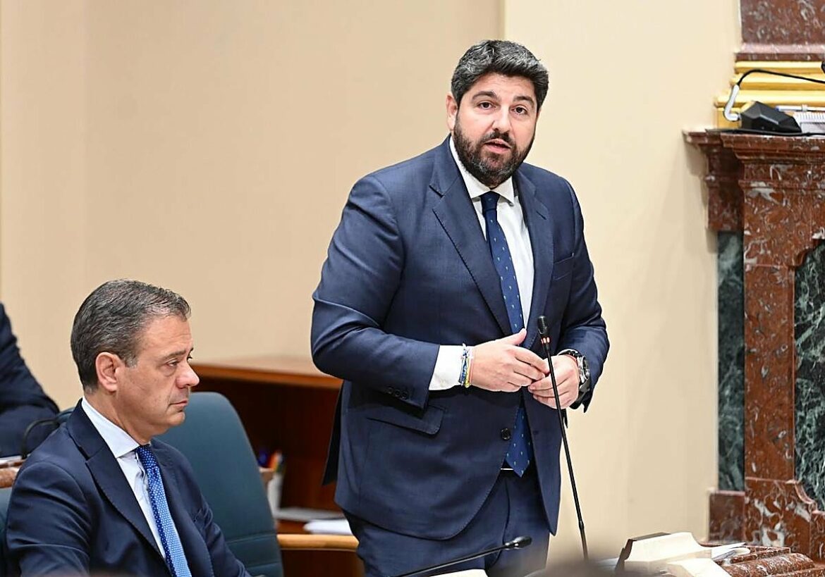 Miras anuncia la contratación de más de 6.500 profesionales para reforzar la sanidad pública durante el verano