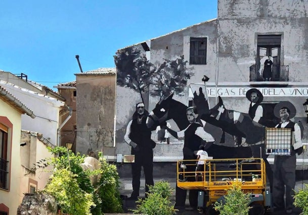 Arte urbano para recrear la historia de Caravaca de la Cruz y embellecer la ciudad
