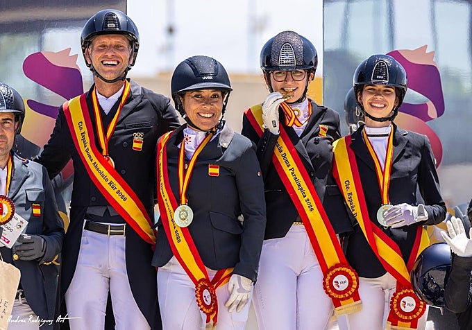 Carmen López, la amazona cartagenera con una lesión medular que no se cansa de ganar medallas