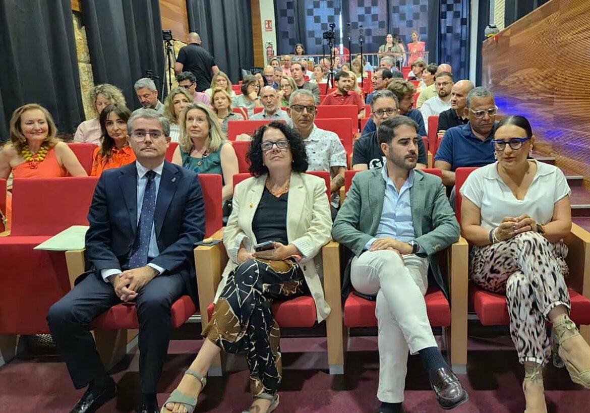 El distintivo de calidad turística llega a 36 negocios y empresas de Murcia