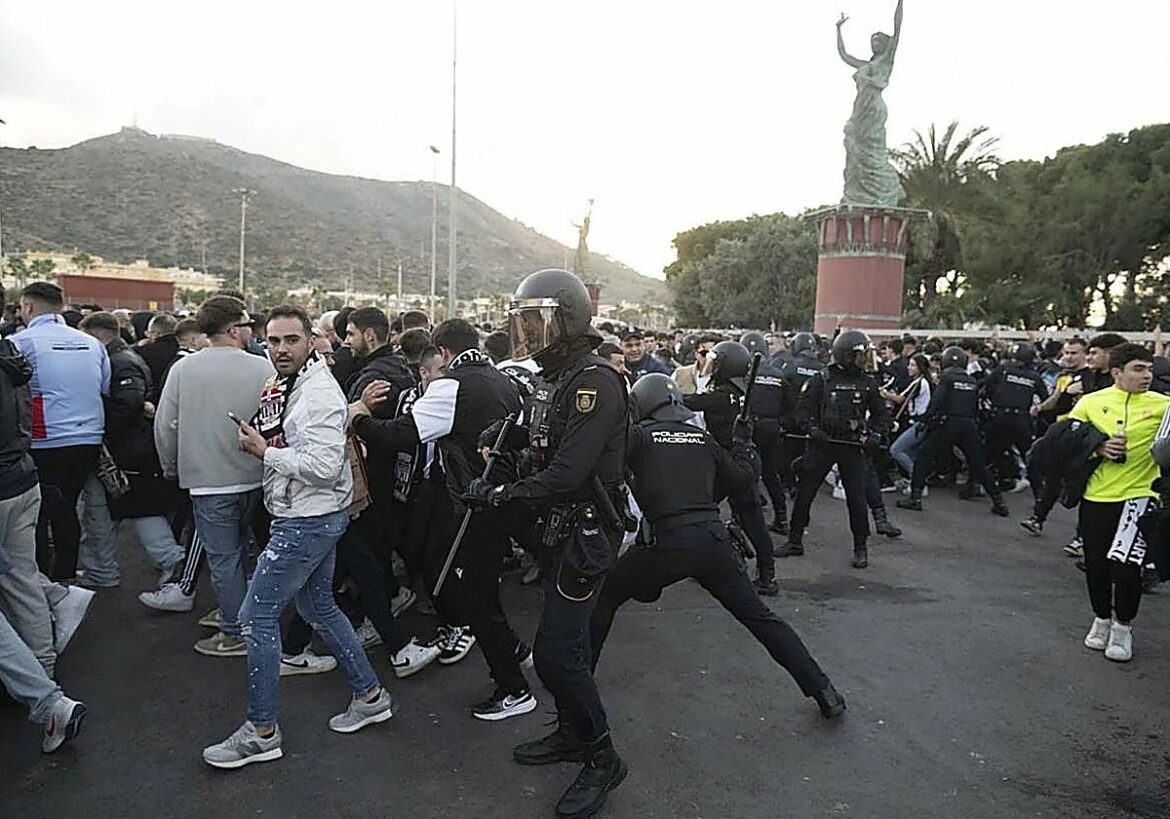 El primer Cartagena – Murcia del curso, en peligro: la Policía pide cambiar la fecha del derbi por seguridad