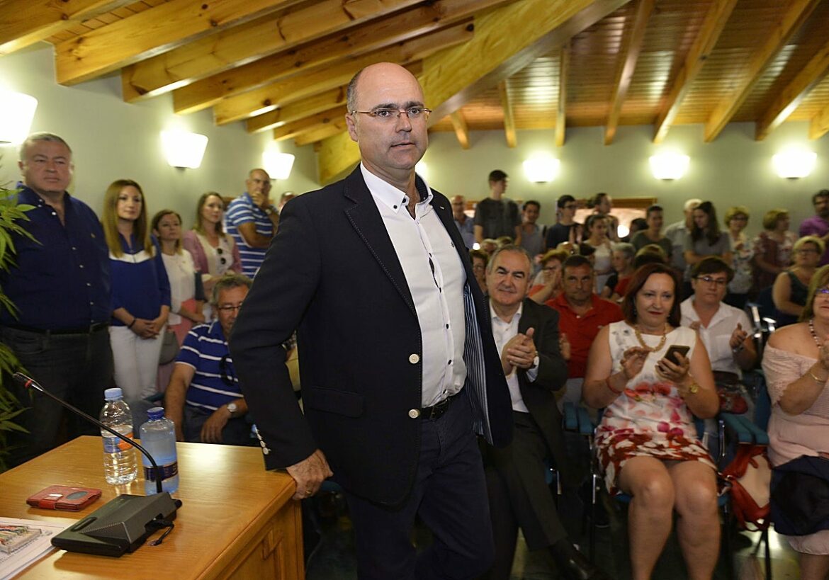Un juez anula la multa urbanística que el Ayuntamiento de Pliego impuso al exalcalde socialista