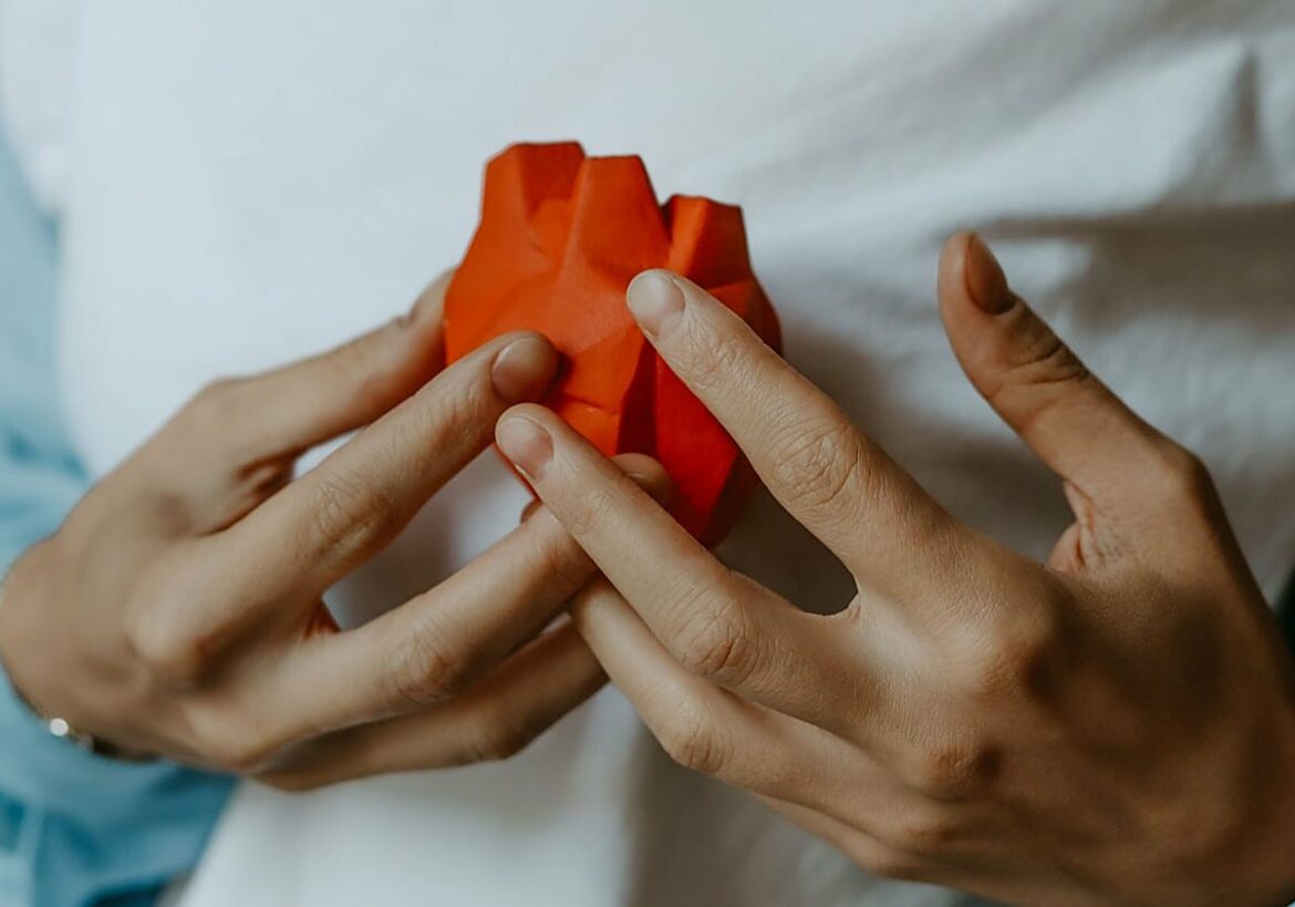 El doctor Abellán desvela la relación entre infarto y depresión que afecta sobre todo a las mujeres