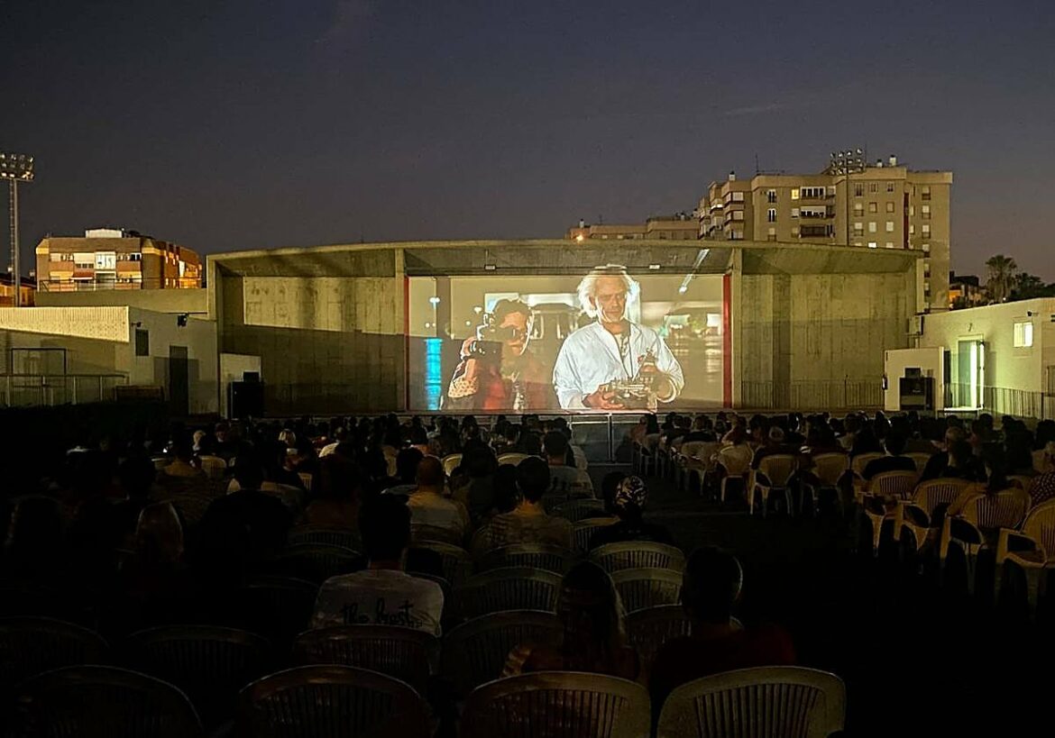 Viaje a la nostalgia con ‘Regreso al futuro’ en el cine de verano de la Filmoteca Regional en Murcia